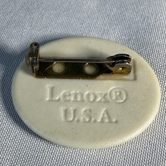 Vintage porcelain Lenox American flag pin - Picture 5 of 5